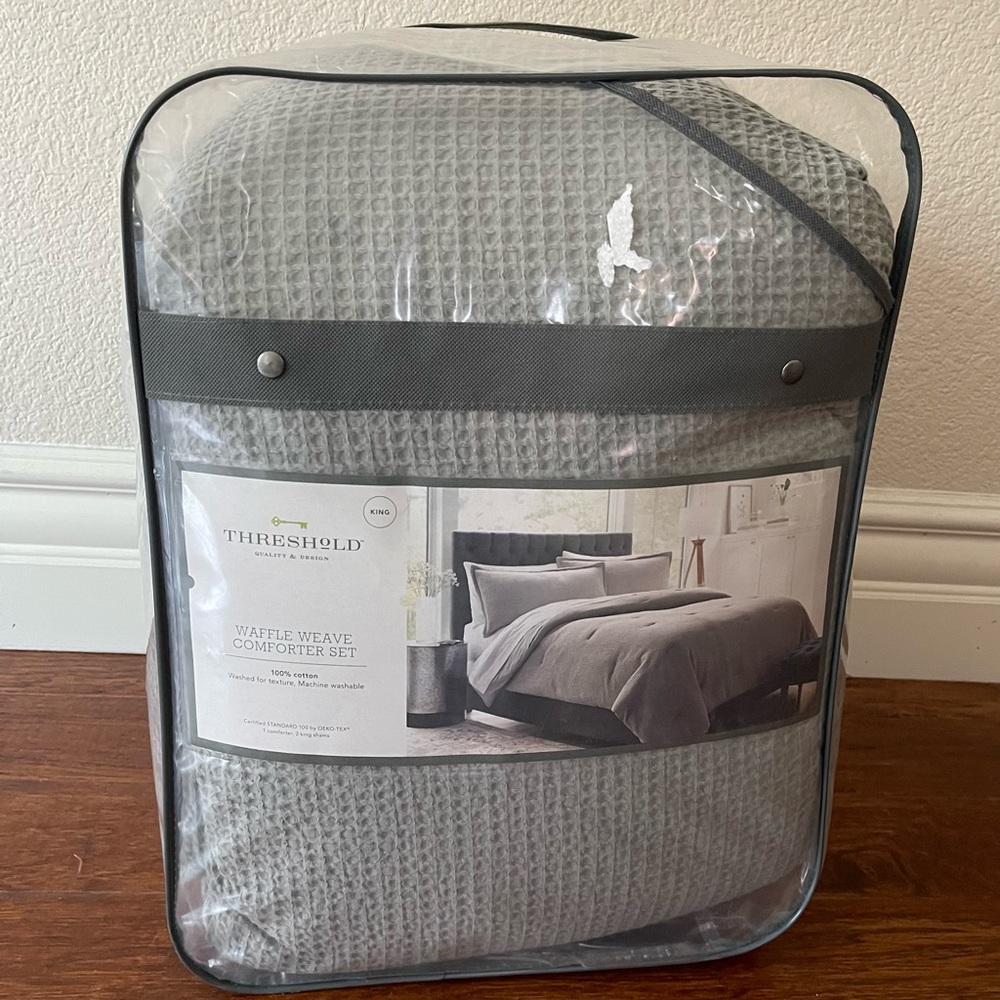 New. King 💯% Cotton Comforter set by Threshold Collection